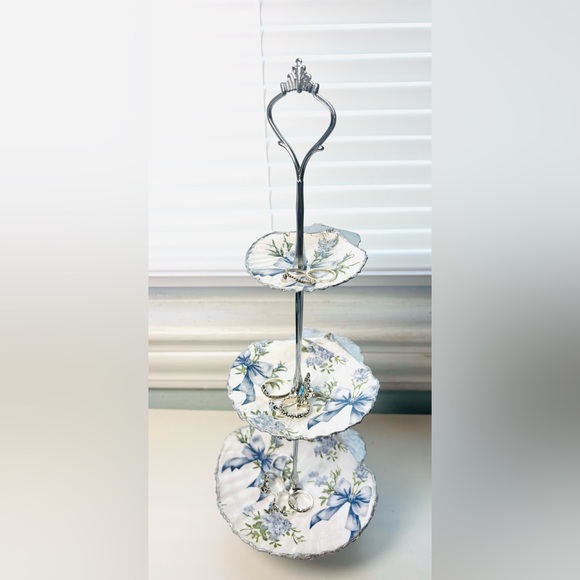 Handmade 3 Tier Scallop Shell Jewelry Stand With Blue Bow Decoupage design - Picture 8 of 13
